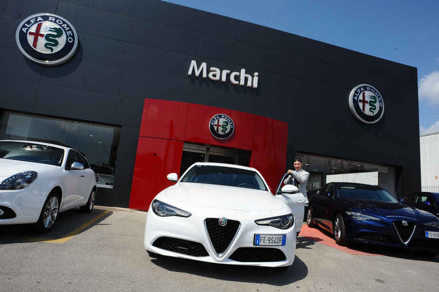 Consegna autovettura Giulia presso concessionaria Marchi Perugia