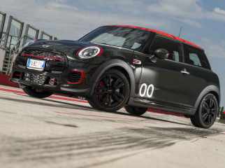 Mini-John-Cooper-Works-Challenge-Edition-18