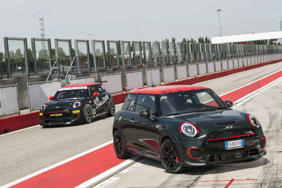 Mini-John-Cooper-Works-Challenge-Edition-30
