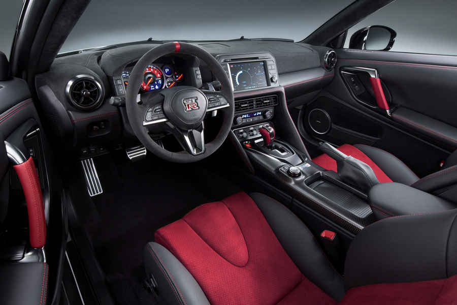 Nuova-Nissan-GT-R-Nismo-2017-11
