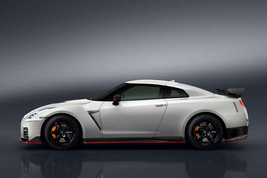 Nuova-Nissan-GT-R-Nismo-2017-5