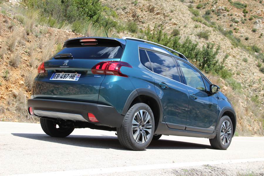 peugeot-2008-2016-strada-017