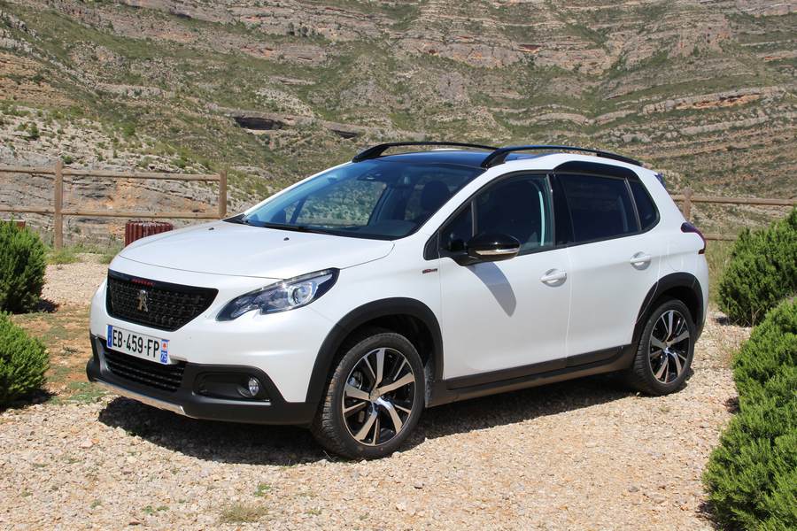 Peugeot 2008 2016 bianca laterale