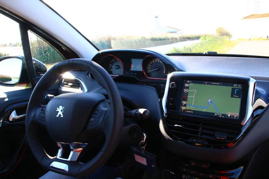 peugeot-2008-2016-strada-062
