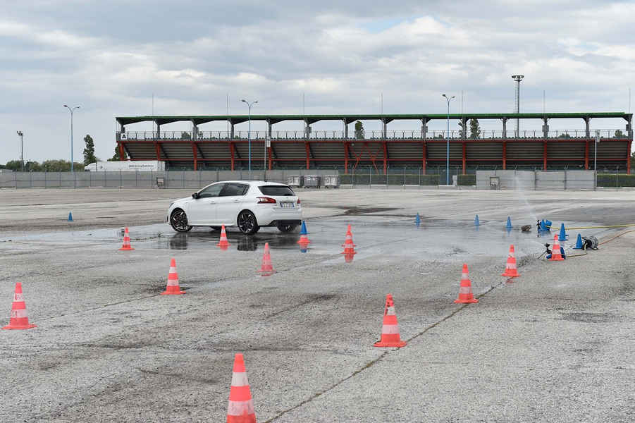 peugeot-308-Gti-corso-guida-misano-andreucci-1