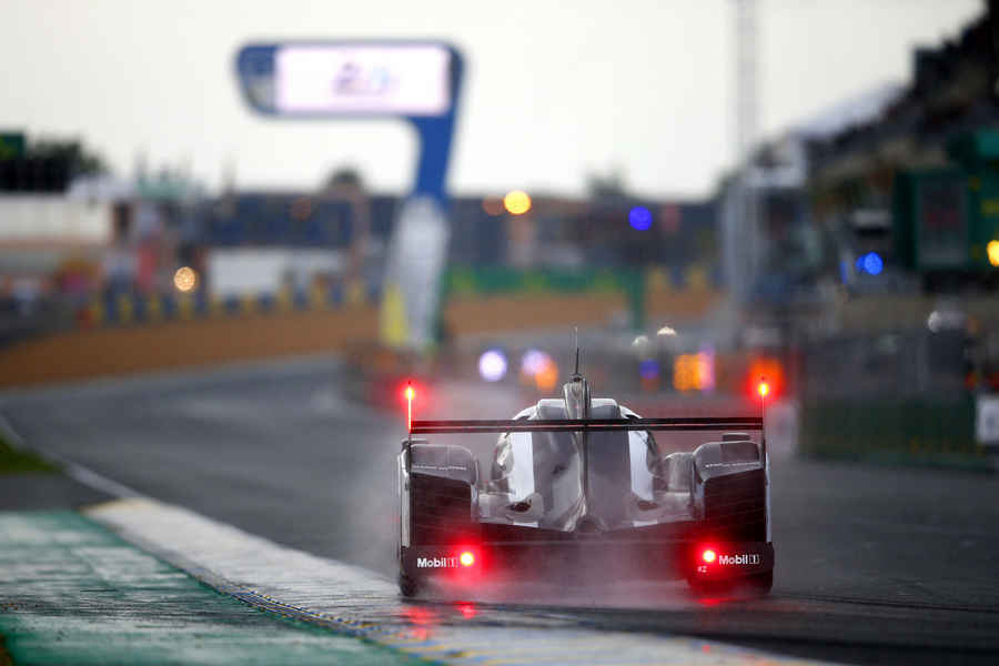 Porsche 919 Hybrid, Porsche Team: Romain Dumas, Neel Jani, Marc Lieb