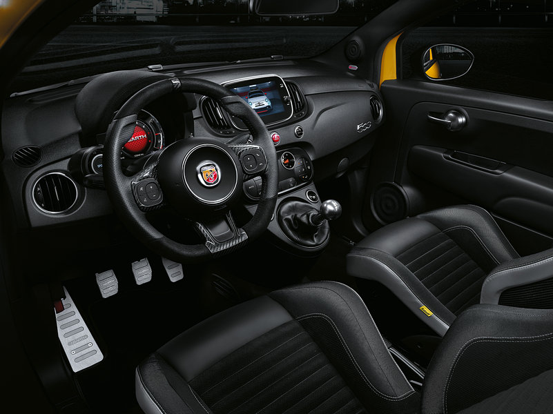Abarth_595_Competizione_2016_18