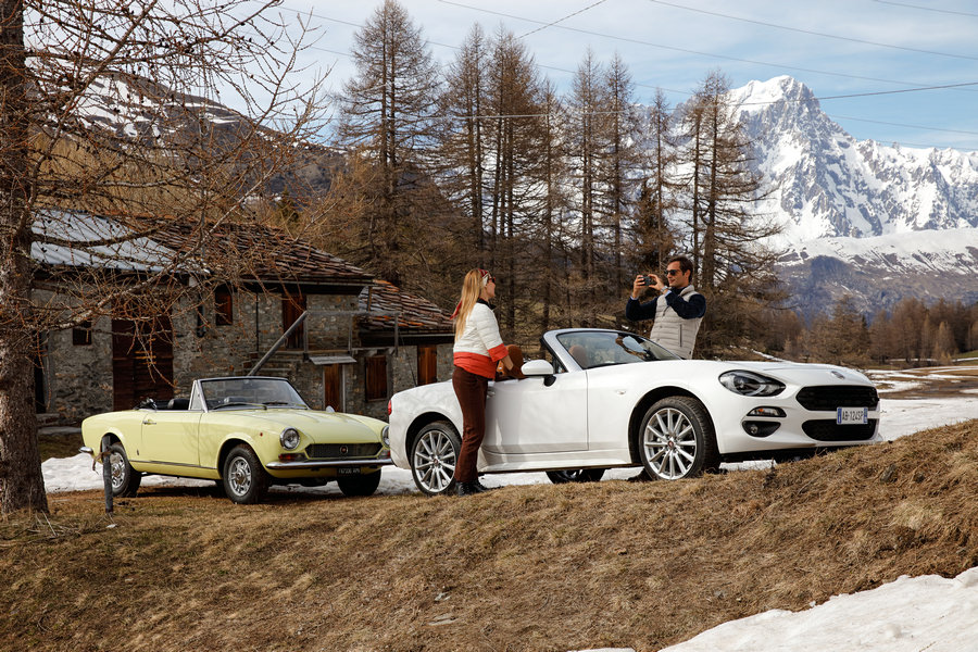 Fiat_124_Spider_2016_18
