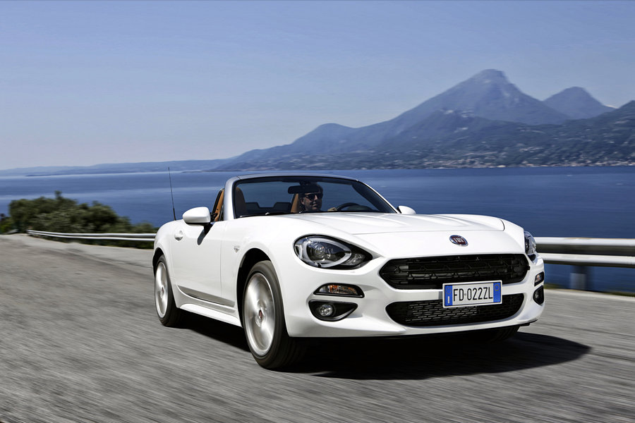 Fiat_124_Spider_2016_47