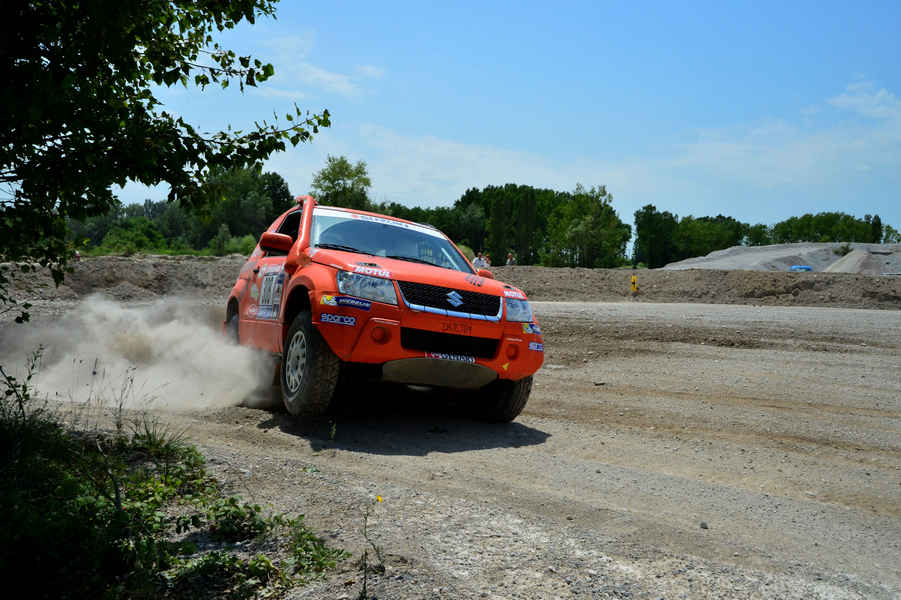 Andrea Alfano e Carmen Marsiglia Suzuki Grand Vitara 308