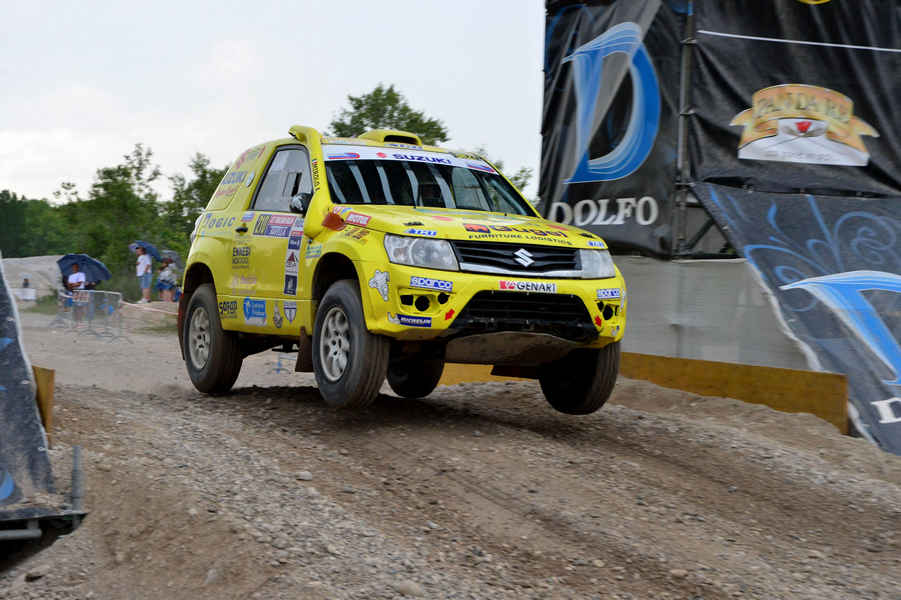 Alessandro Uliana e Angelo Mirollo Suzuki Grand Vitara 2.7 - 210