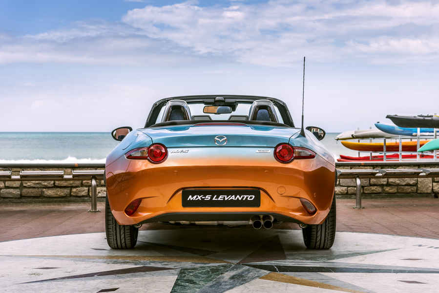 mazda-mx-5-levanto-garage-italia-customs-1