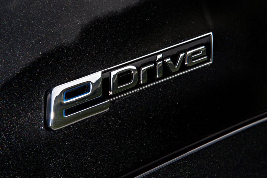 BMW-740e-iPerformance-ibrida-13