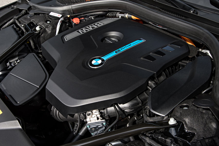 BMW-740e-iPerformance-ibrida-15