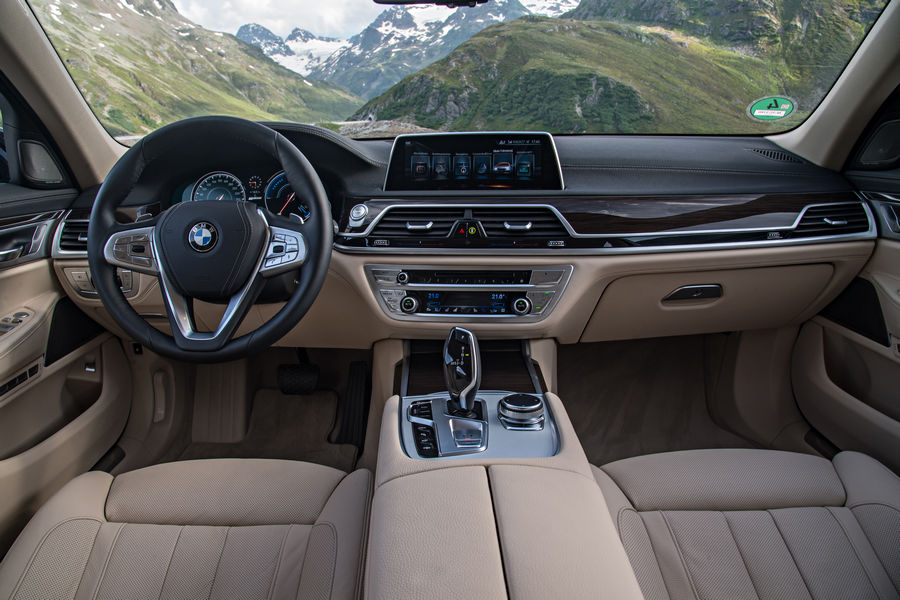 BMW-740e-iPerformance-ibrida-18