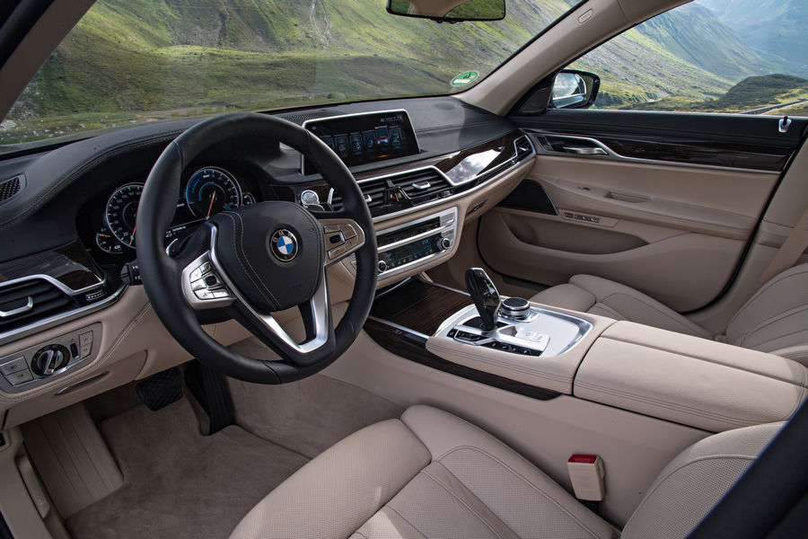 BMW-740e-iPerformance-ibrida-19