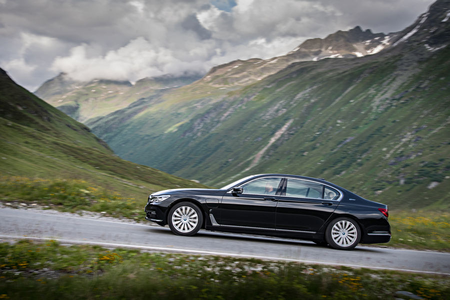 BMW-740e-iPerformance-ibrida-22