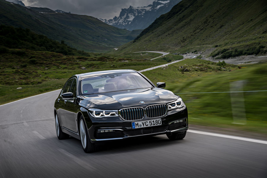 BMW-740e-iPerformance-ibrida-27