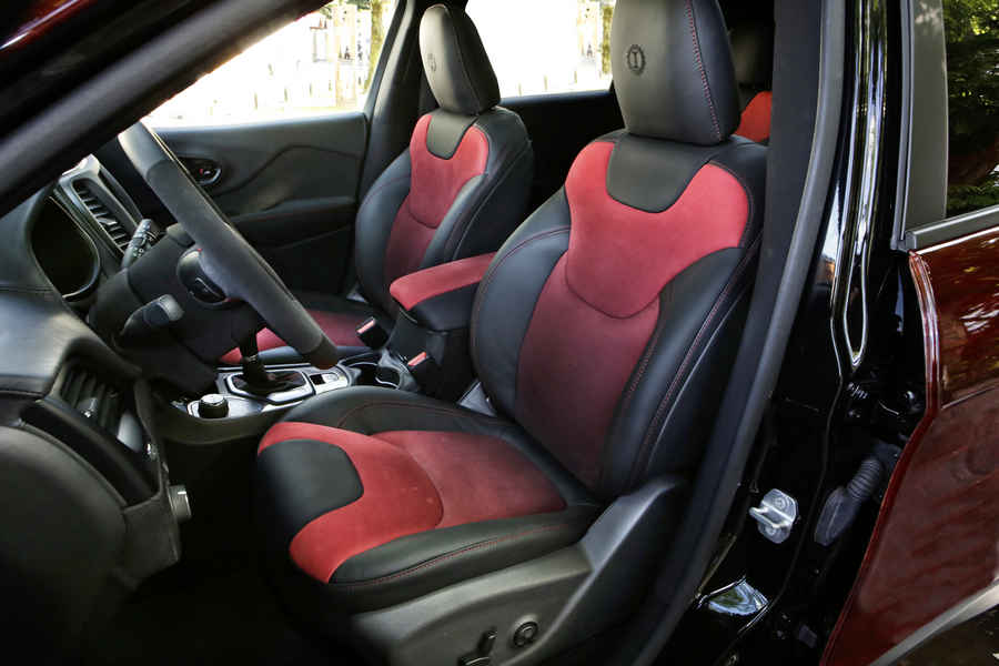 Jeep Cherokee Jazz interni