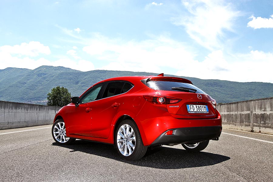 MAZDA 3