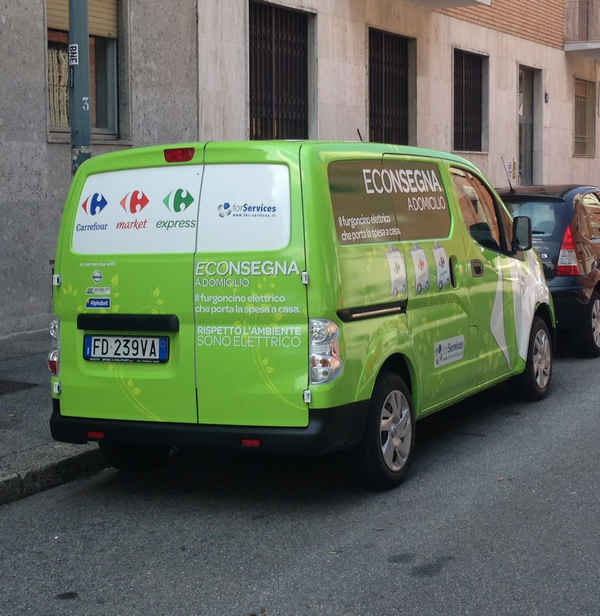 Nissan-e-NV200-Carrefour-2