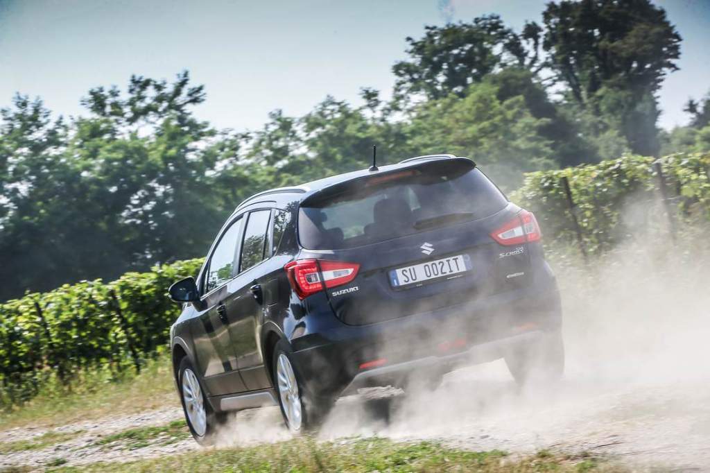 Suzuki-S-Cross-2016-056