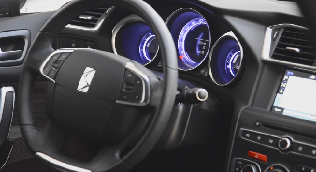 ds4-crossback-video-marmo-interni