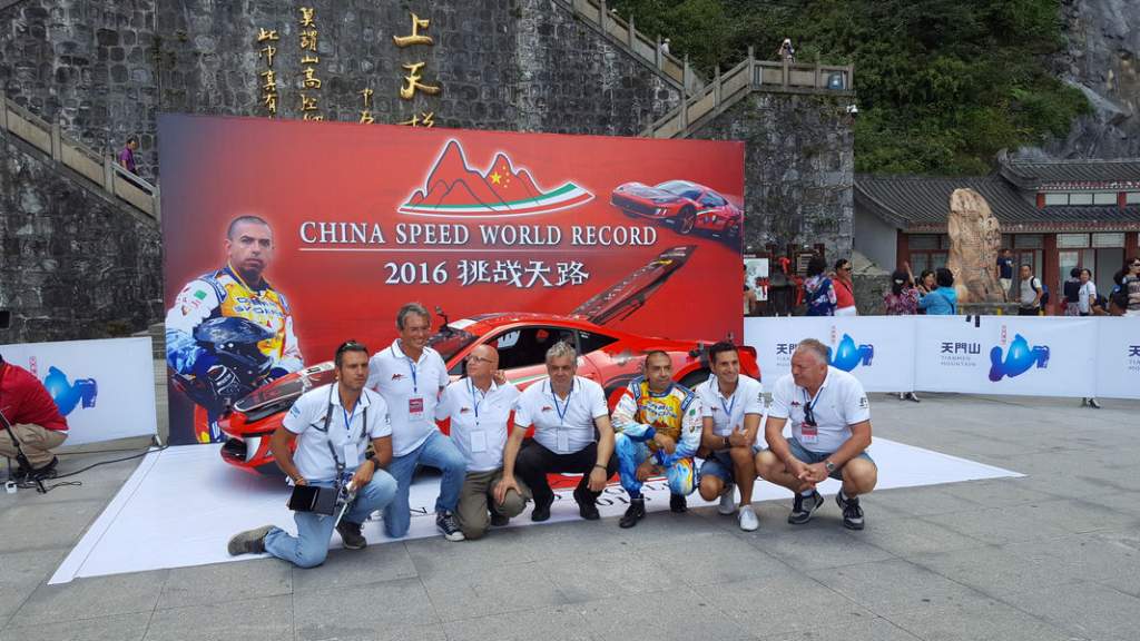 fabio-barone-ferrari-world-record-cina