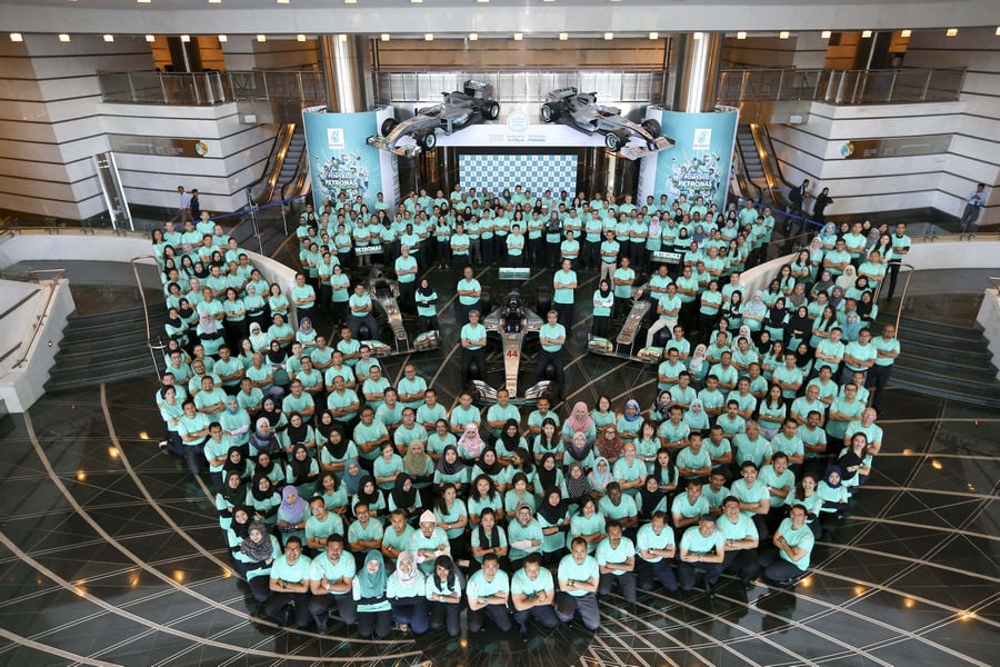 f1-2016-foto-celebrativa-mercedes-amg-petronas-2