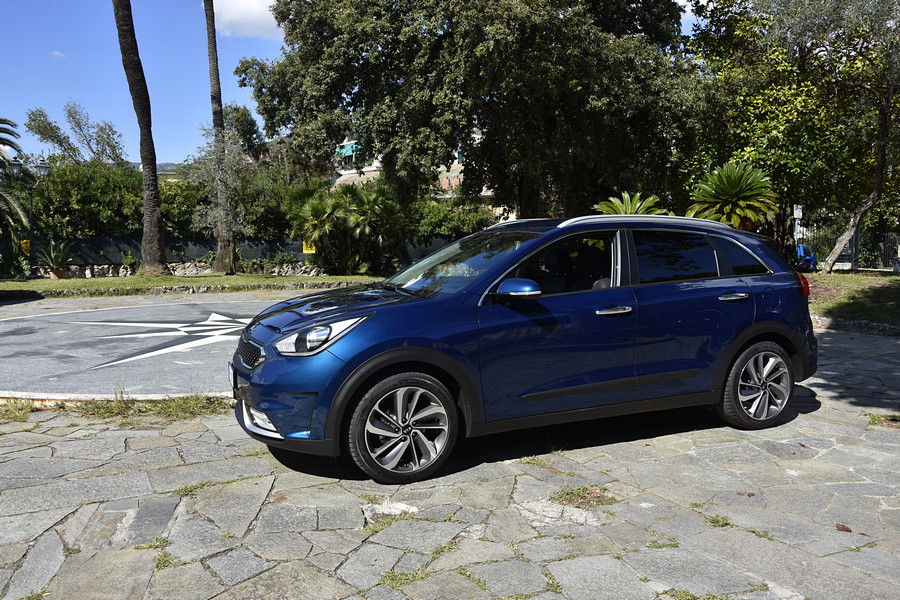 kia_niro_prime_foto_presentazione_2016_40