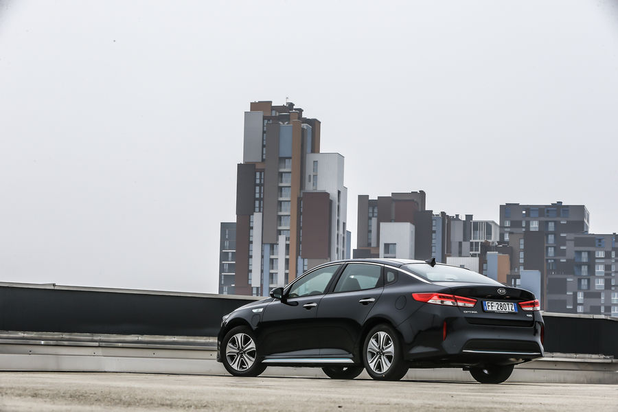 kia-optima-phev-ibrida-plug-in-14