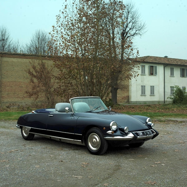 ds-21-cabriolet-usine-motor-show-bologna-1