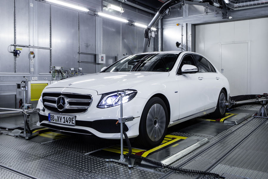 Umfassende Motorenoffensive bei Mercedes-Benz: Stärker, sparsamer und sauberer