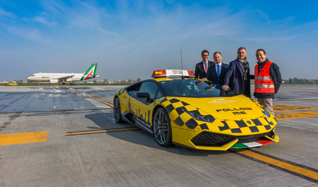 lamborghini-huracan-follow-me-aereoporto-bologna