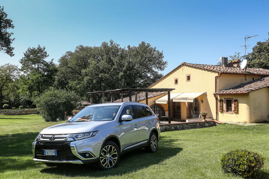 mitsubishi-outlander-my-2017-statiche-18