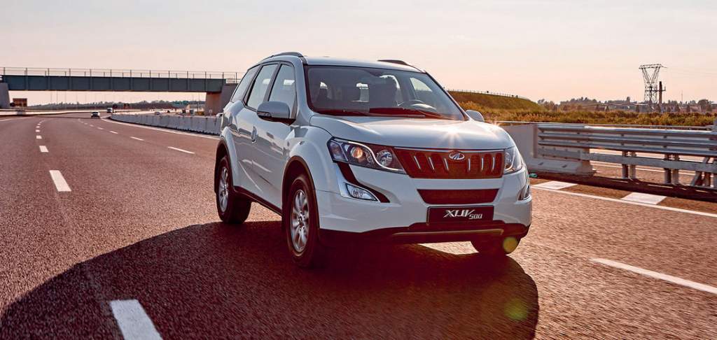 nuovo-mahindra-xuv500-my17-11