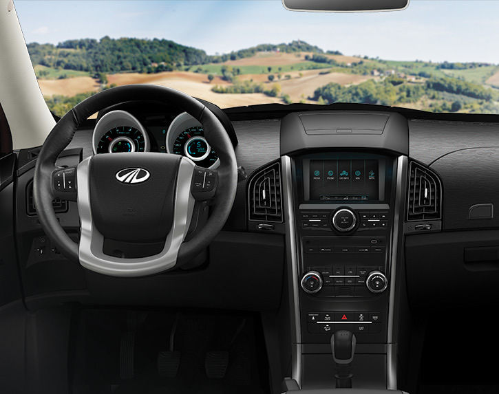 nuovo-mahindra-xuv500-my17-3