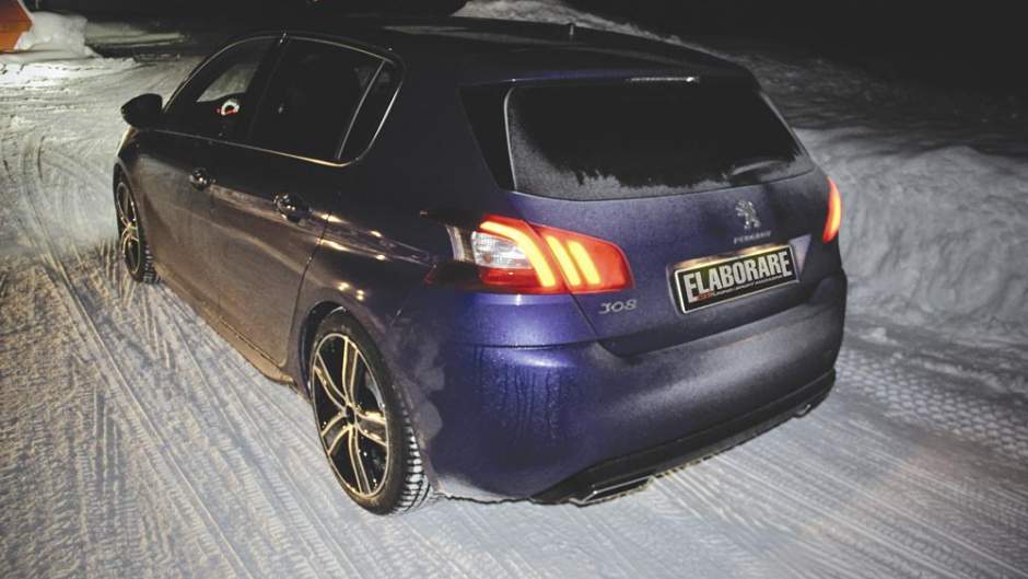 Peugeot 308 snow