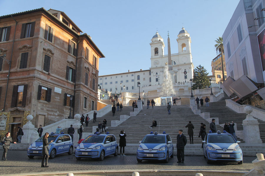 volkswagen-e-up-polizia-roma-26