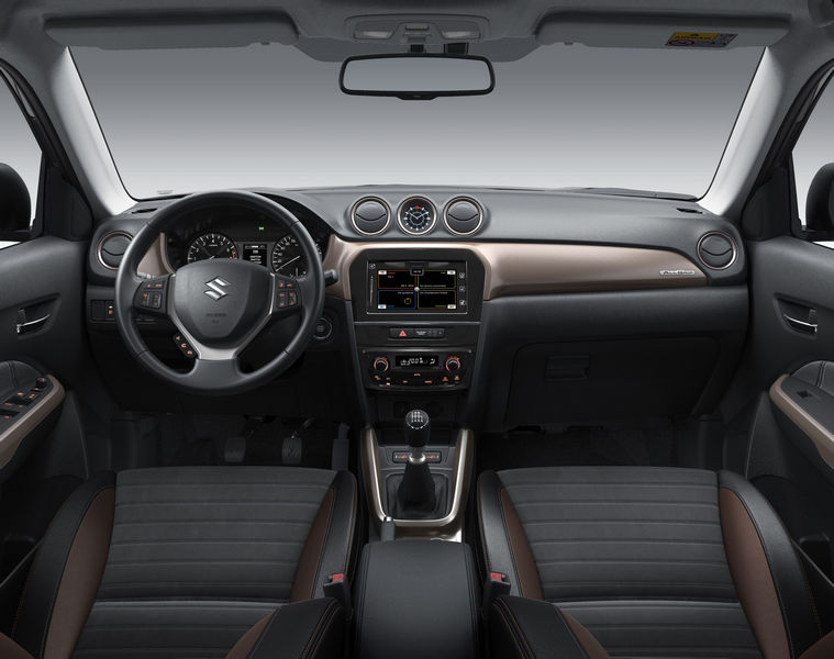 suzuki-interni-vitara-yoru