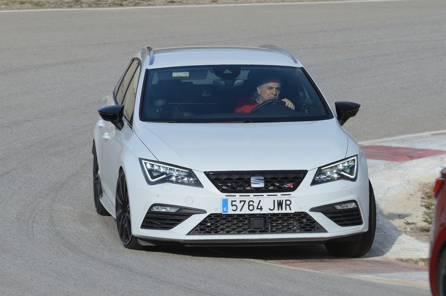 Seat_Leon_Cupra_300_prime_immagini_2017_03