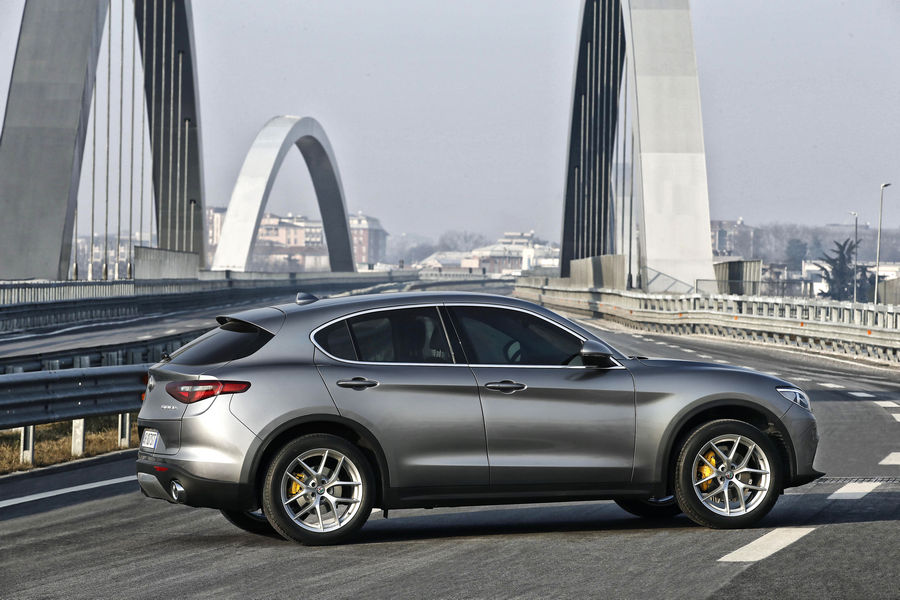 alfa-romeo-stelvio-suv-5