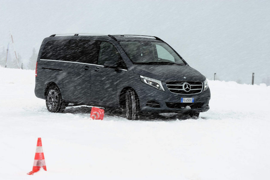 mercedes-benz-van-4matic-46