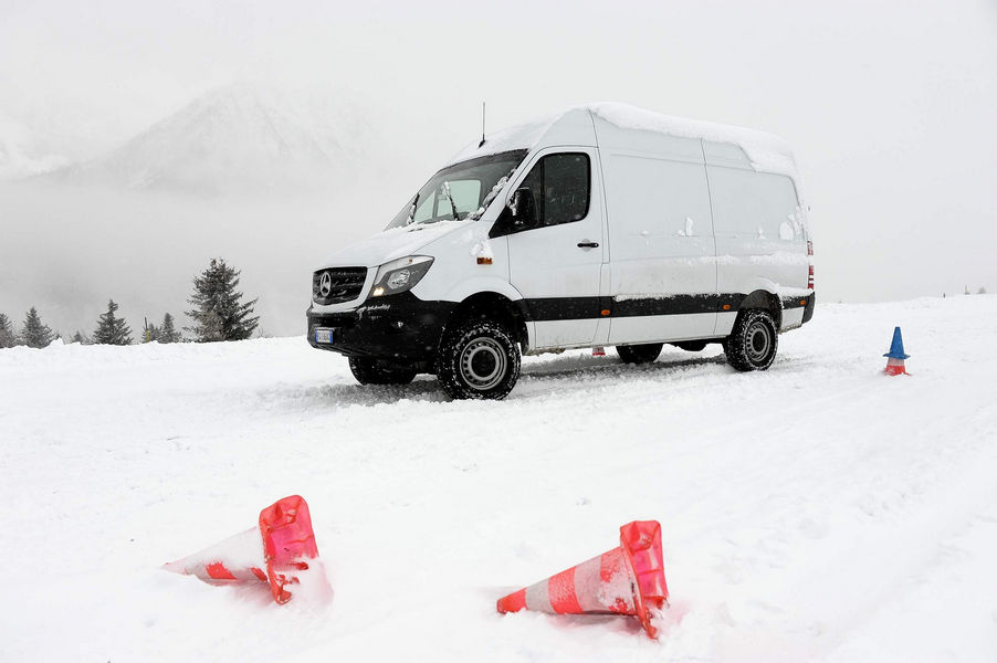 mercedes-benz-van-4matic-65
