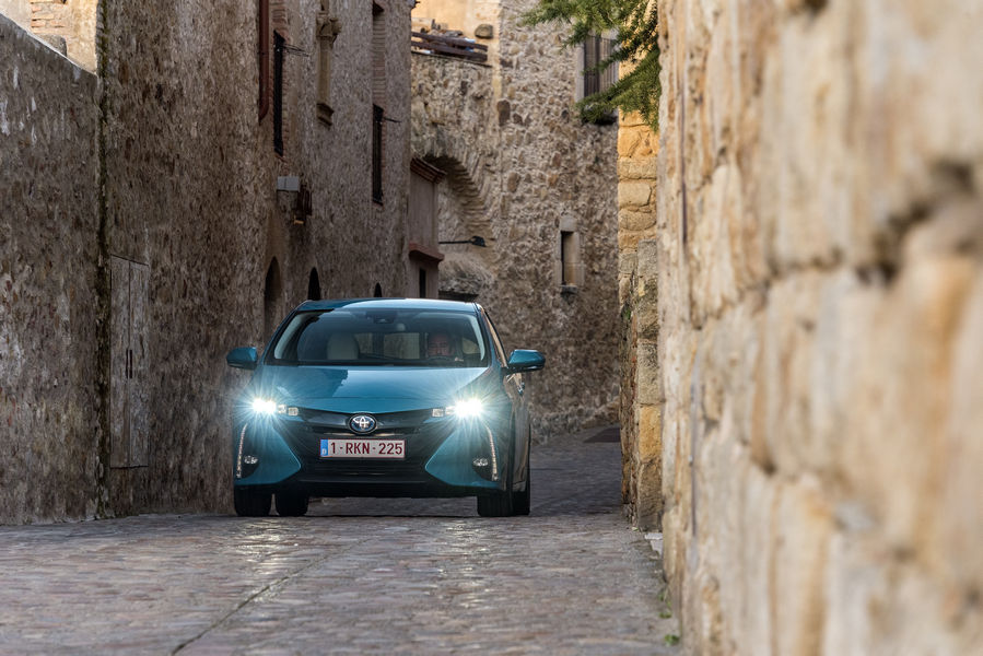 nuova-toyota-prius-plug-in-2017-18