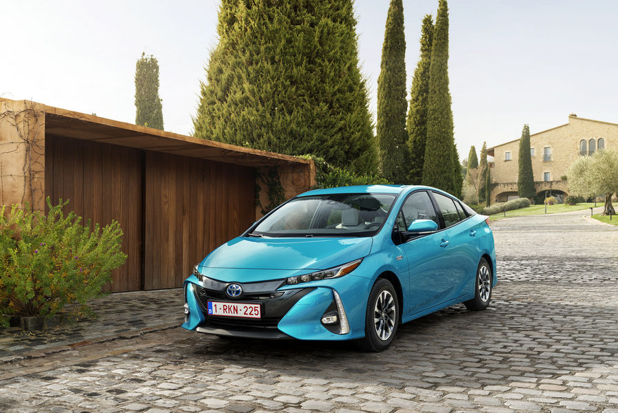 nuova-toyota-prius-plug-in-2017-29