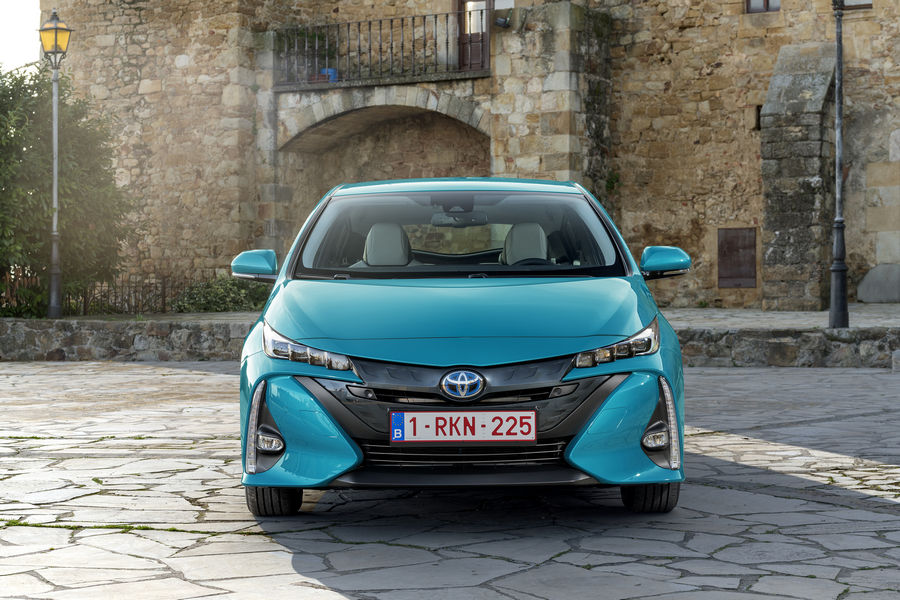 nuova-toyota-prius-plug-in-2017-31