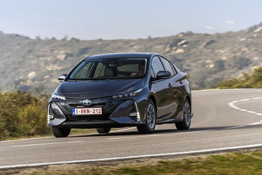 nuova-toyota-prius-plug-in-2017-42