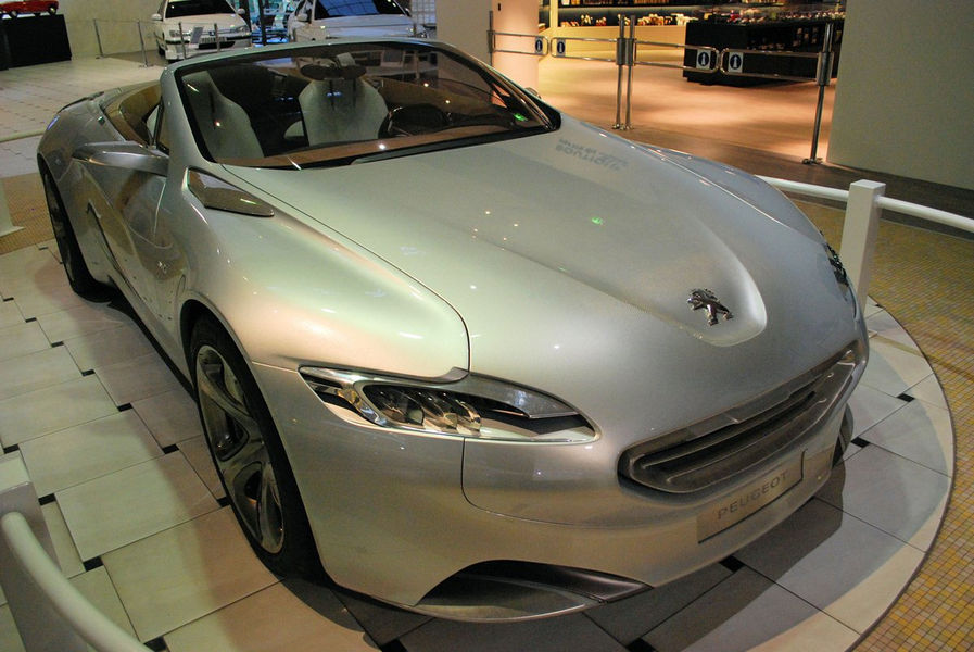 retromobile-2017-concept-car-Peugeot-SR1