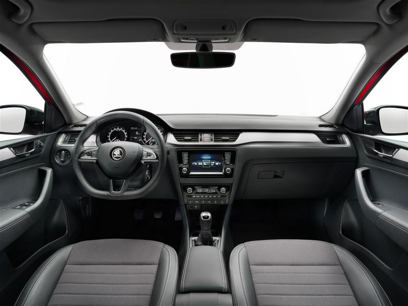 skoda-rapid-spaceback-2017-interni